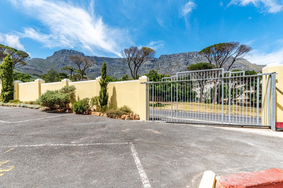 2 Bedroom Property for Sale in Vredehoek Western Cape